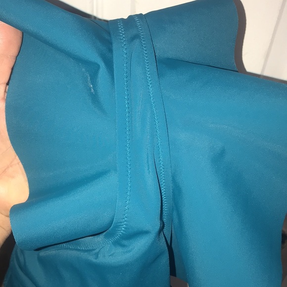 NWT Shade & Shore Ruffled Swim Top - Picture 4 of 13
